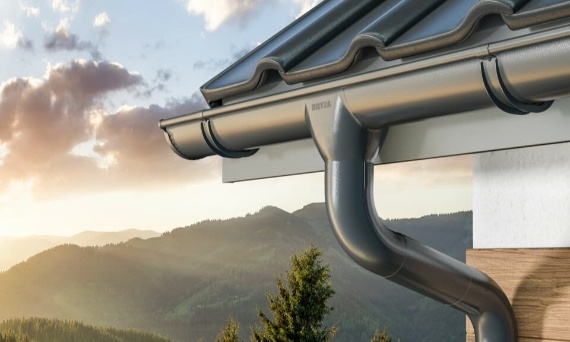 Wymiana rynien zimą – czy to możliwe?